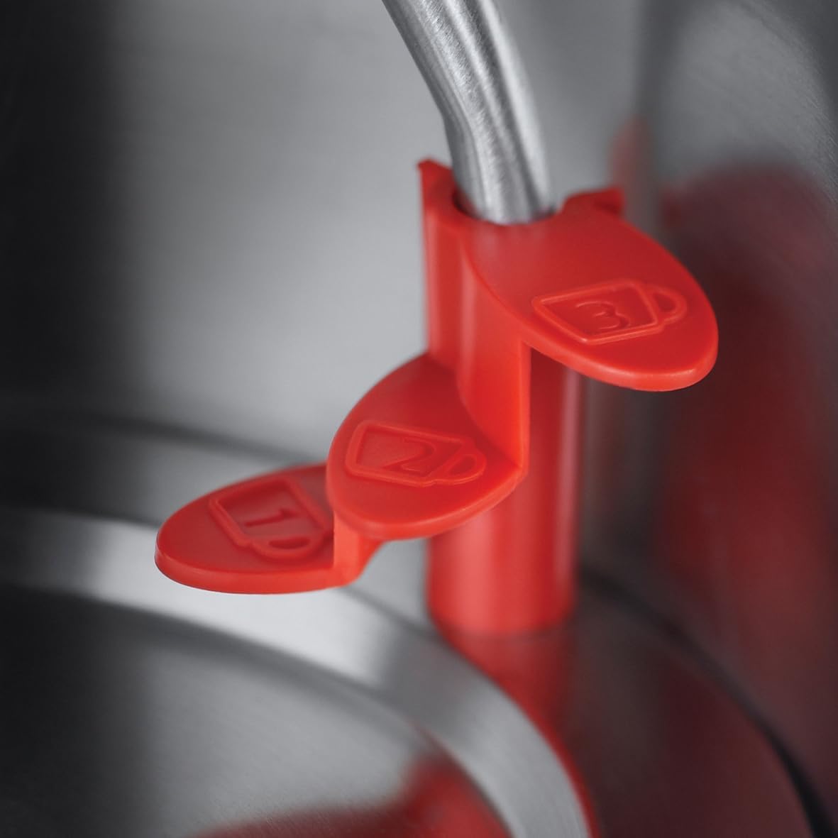 Russell Hobbs Çajnik Elektrik 1.7L Flame Red – Vlim i Shpejtë, Kursim Energjie, 2400W, Grykë Anti-Pikim, Filtrë Kundër Gëlqeres, Bazë 360°, Dizajn Elegant