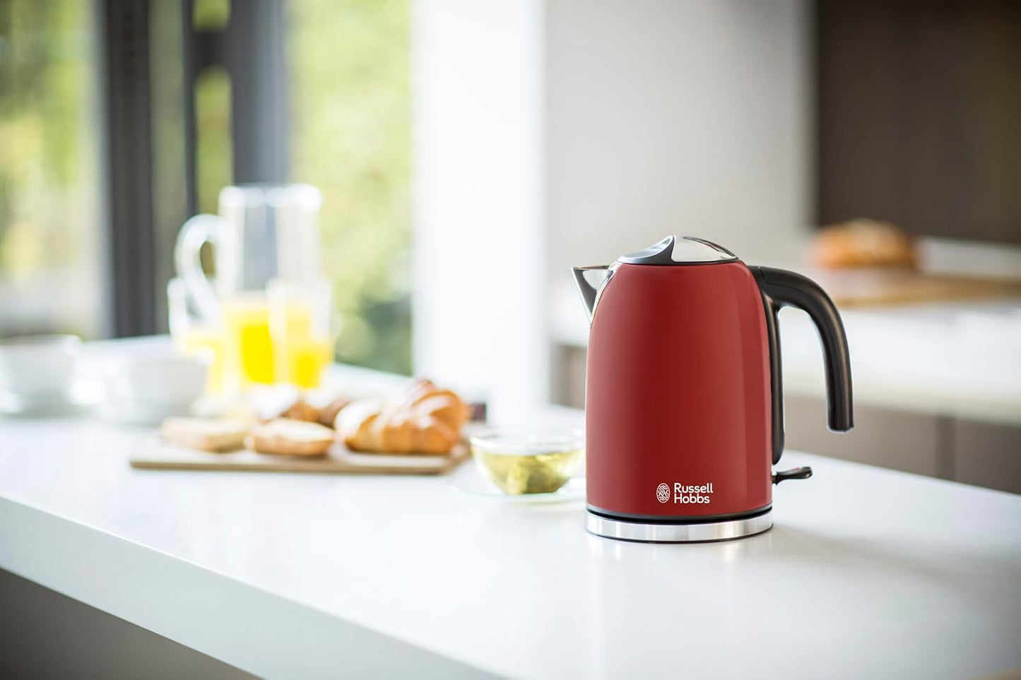 Russell Hobbs Çajnik Elektrik 1.7L Flame Red – Vlim i Shpejtë, Kursim Energjie, 2400W, Grykë Anti-Pikim, Filtrë Kundër Gëlqeres, Bazë 360°, Dizajn Elegant