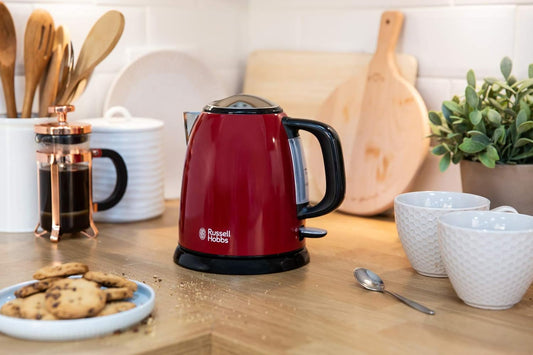 Çajnik Kompakt Russell Hobbs Colours+ në Ngjyrë të Kuqe, 1L, 2200W | Funksion Gatimi i Shpejtë | Hapur për Derdhje të Optimizuar | Tregues i Nivelit të Ujit | Shenja për Sasinë e Mbushjes | Çajnik i Vogël