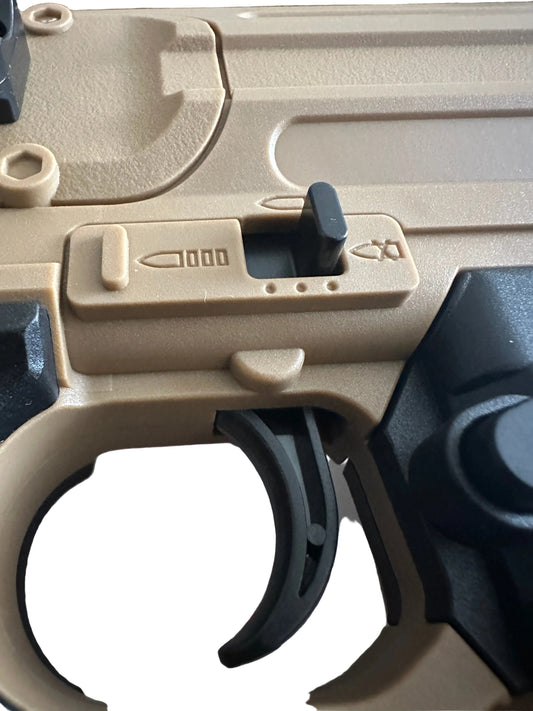 Automatik Tiger Assault Rifle Crystal me plumba xheli, 3 metoda gjuajtje, bateri, laser, shenjues (zmadhues) i shenjes, materiali hekur,fiber karbon dhe plastike e fortë. Mosha +14