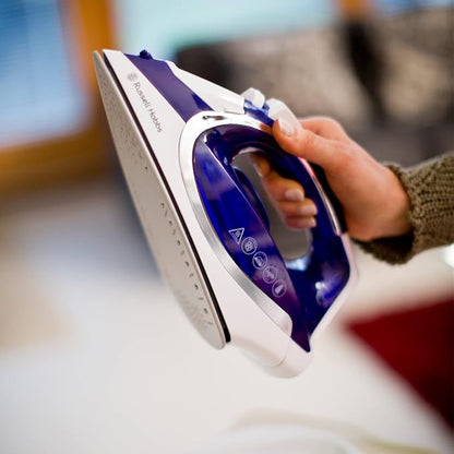 Pegëll me avull pa kabell Russell Hobbs Freedom | Karikohet shpejt në 5 sekonda | Avulli gati në 30 sekonda | Pllakë qeramike jo-ngjitëse | Shtypje avulli 135g | Avull i vazhdueshëm 40g | Rezervuar uji 300ml | 2400W | Modeli 23300