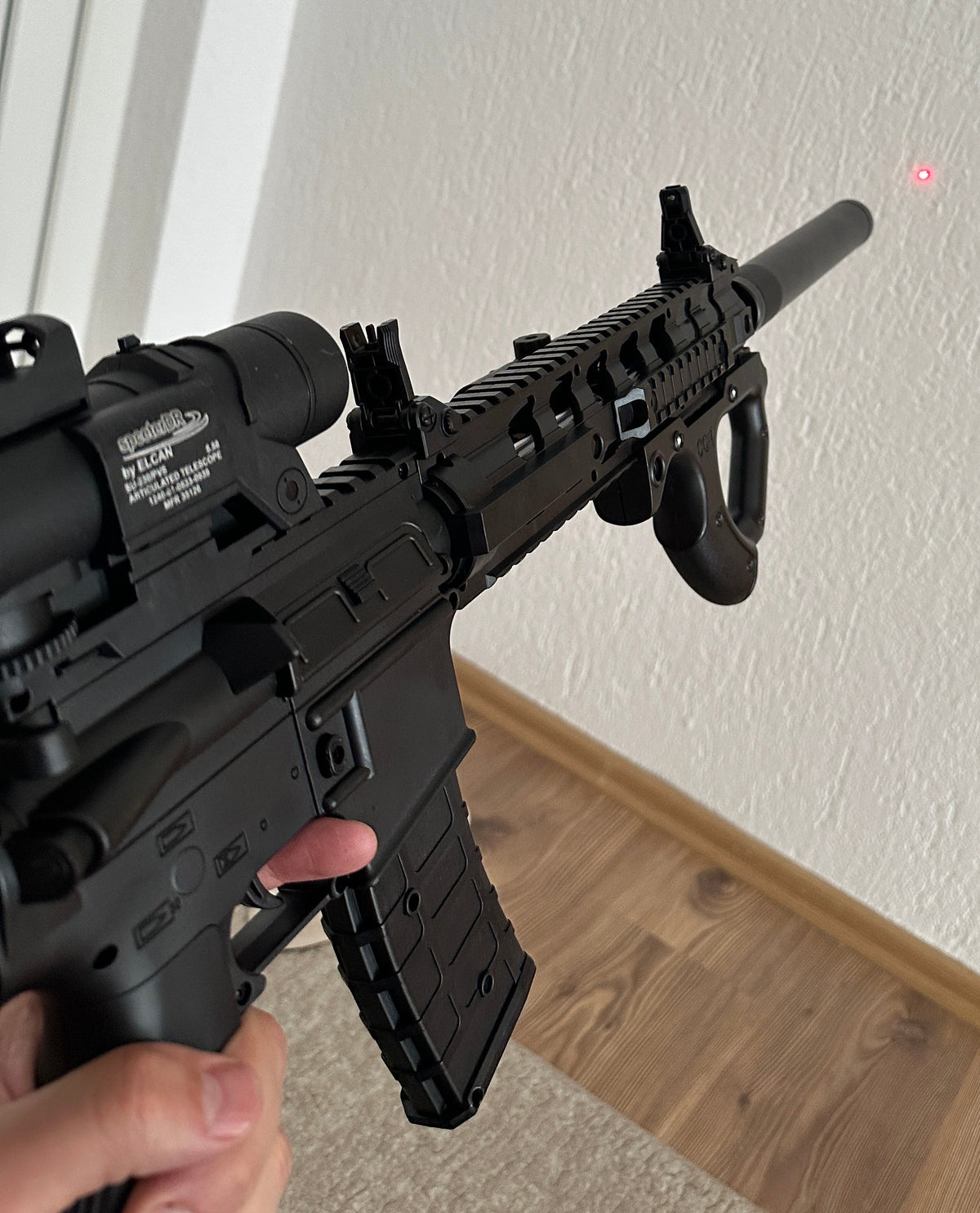 Sniper arme me plumba xheli me gjuajtje semi dhe full automatike,laser ne shenje, zmadhues 6X, 1 karikator normal, 1 karikator rrumbullak për me shume gjuajtje.