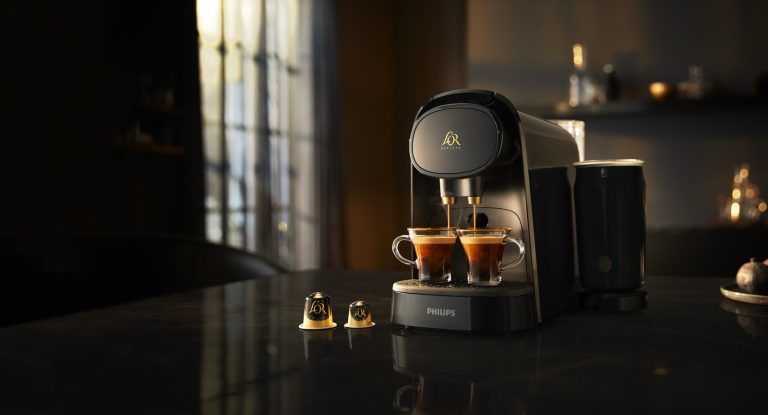 Makina Premium e Kafesë Philips L'OR BARISTA me Shkumues Qumështi – Shije Baristi në Shtëpi, për Kapsula të Vetme ose të Dyfishta, Elegancë në të Zezë (LM8014/60)