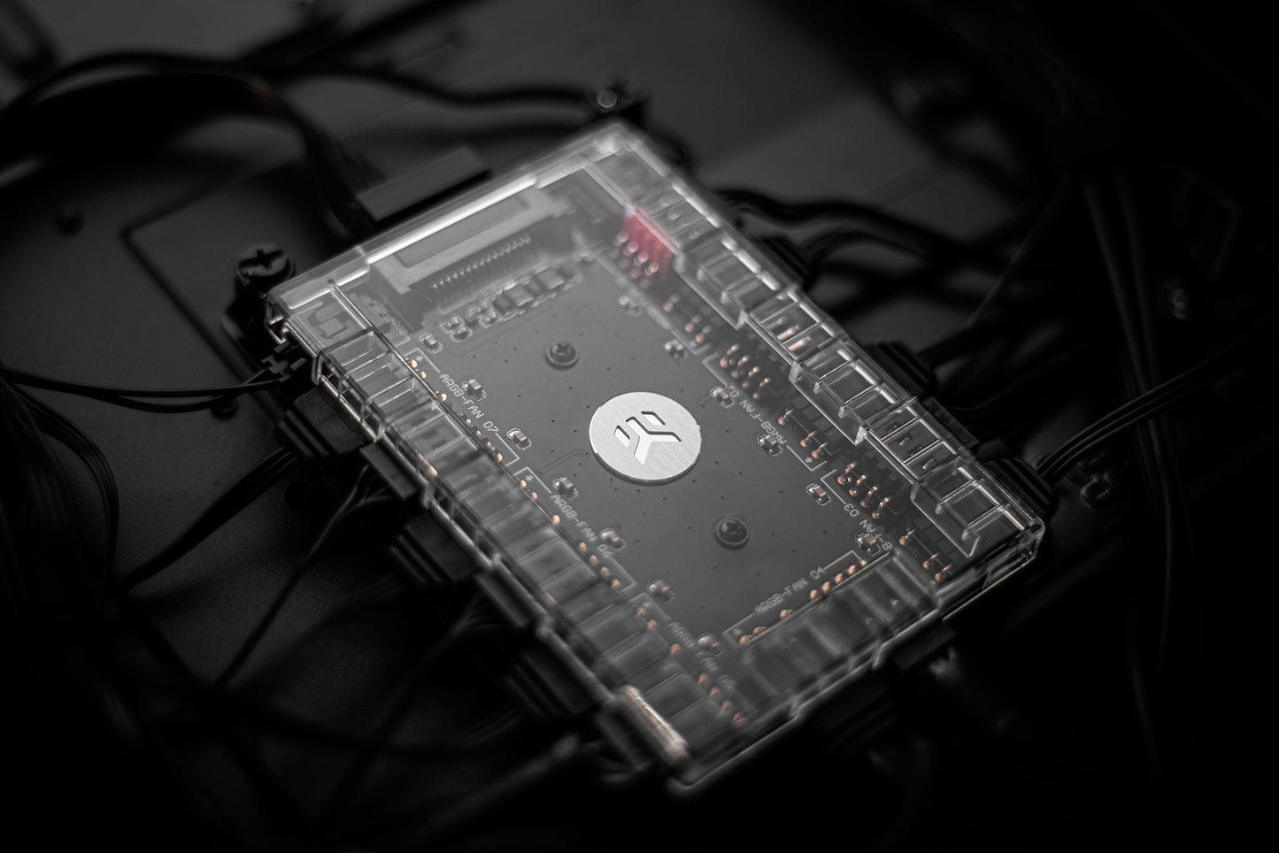 Sistem Ftohës Me Ujë EK AIO Elite 360mm D-RGB – All-in-One për CPU, me Fana EK-Vardar me Performancë të Lartë PWM, Kompatibil me Intel dhe AMD AM4/AM5 Ngjyre e zeze dhe Ari i shkelqyeshem